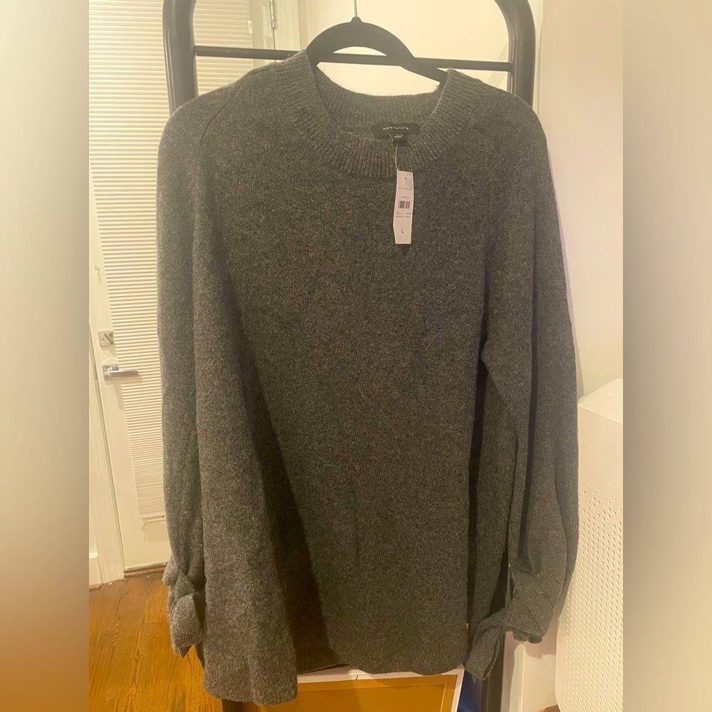 NWT Ann Taylor Gray tunic sweater with Tie Sleeves Sz L